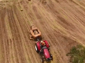 星光玉龍打捆機-打捆小麥秸稈